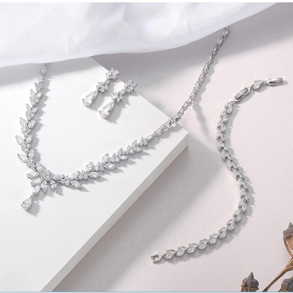 Elegant Necklace, Earrings and Bracelet Set - Picture 5 of 5